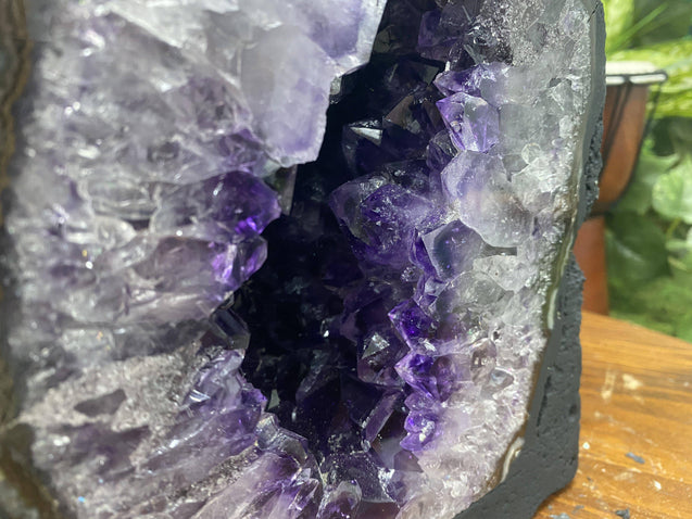 Amethyst Geode "INCREDI-GEODE" 10.00 High Quality Lustrous Beauty NS-127